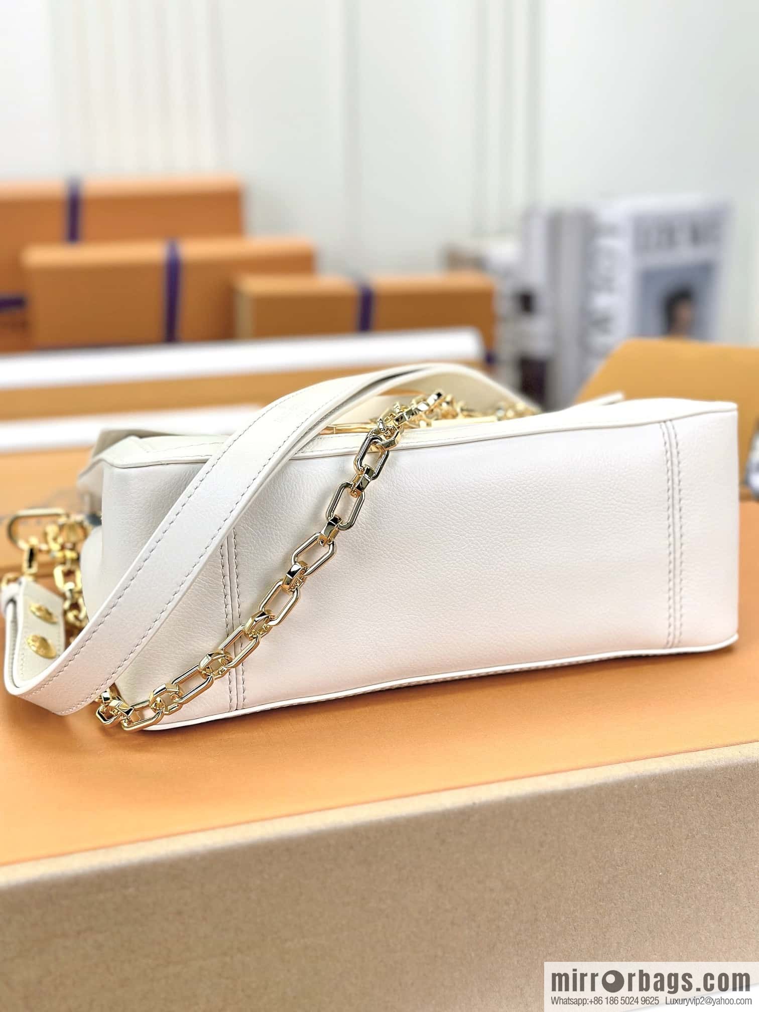 LV M25050 DAUPHINE SOFT medium handbag