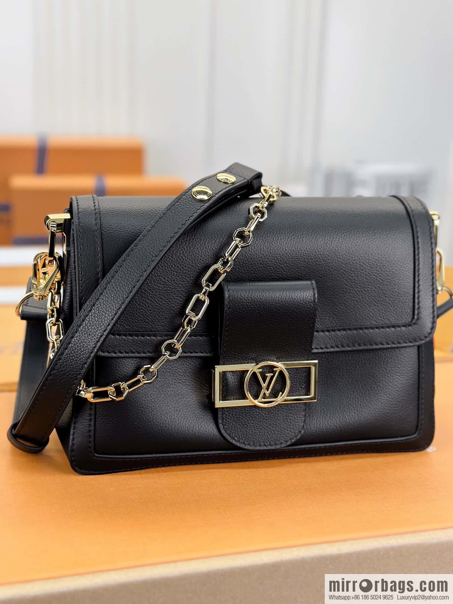 LV M25209 DAUPHINE SOFT M handbag