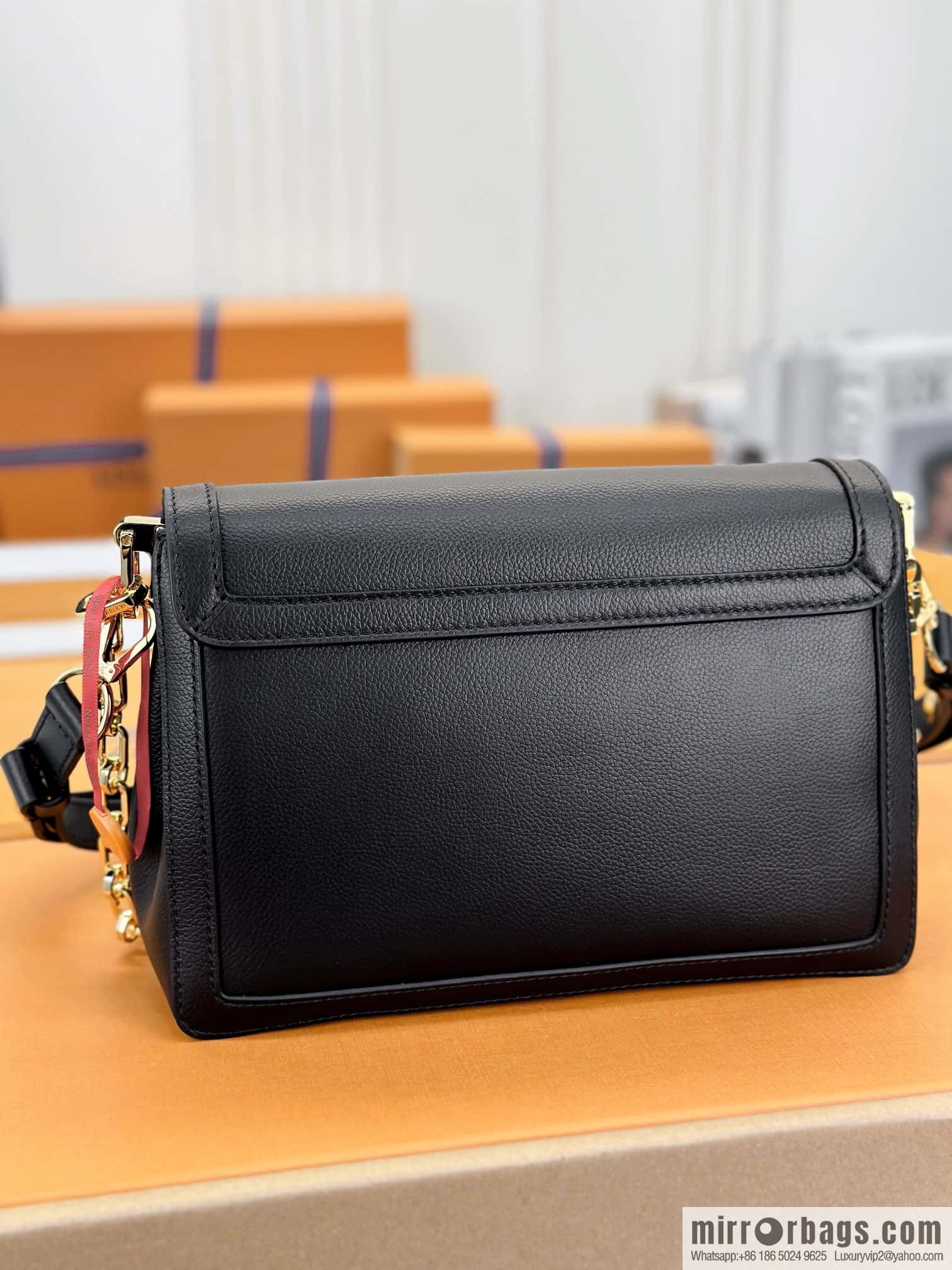 LV M25209 DAUPHINE SOFT M handbag