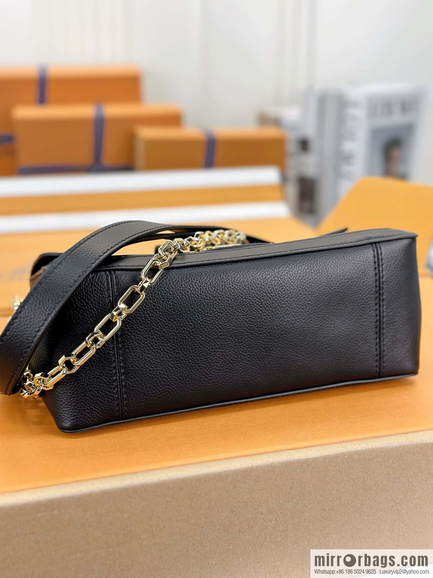 LV M25209 DAUPHINE SOFT M handbag