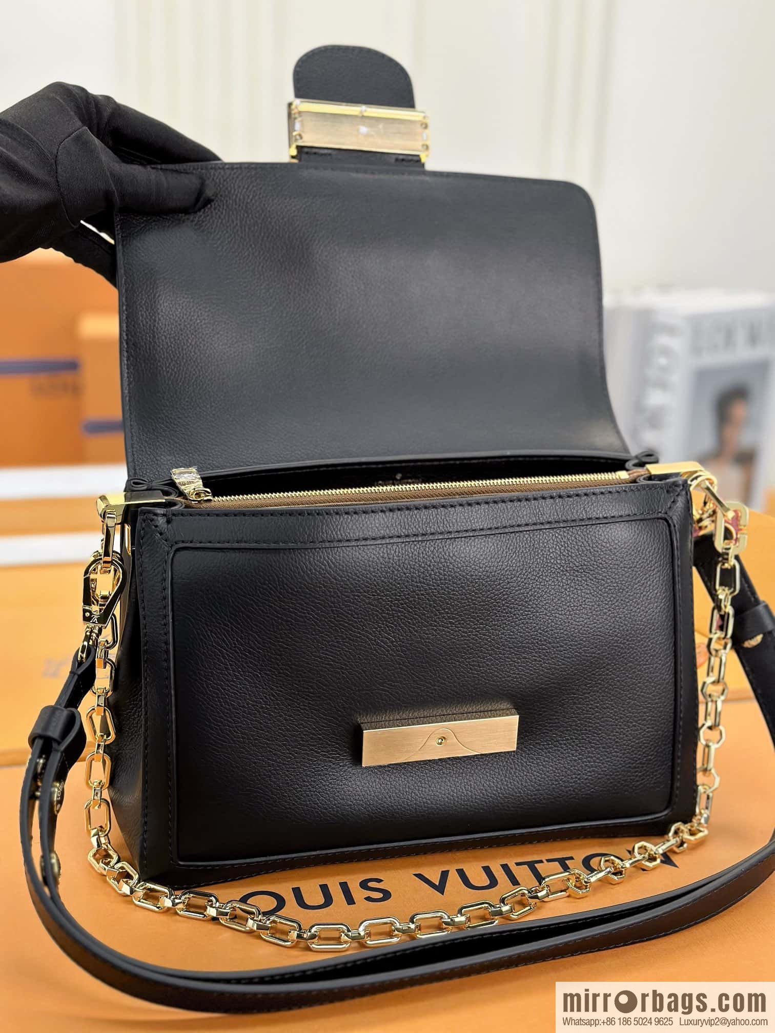 LV M25209 DAUPHINE SOFT M handbag