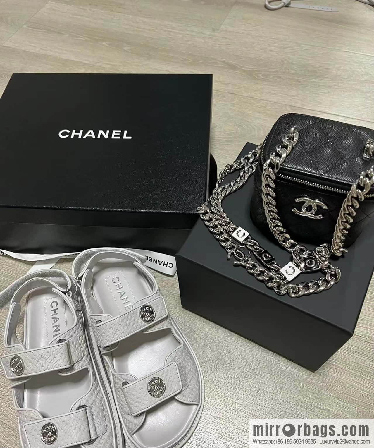 CHANEL 2022cc spring and summer series, enamel buckle lychee leather mouth red envelope AP2718