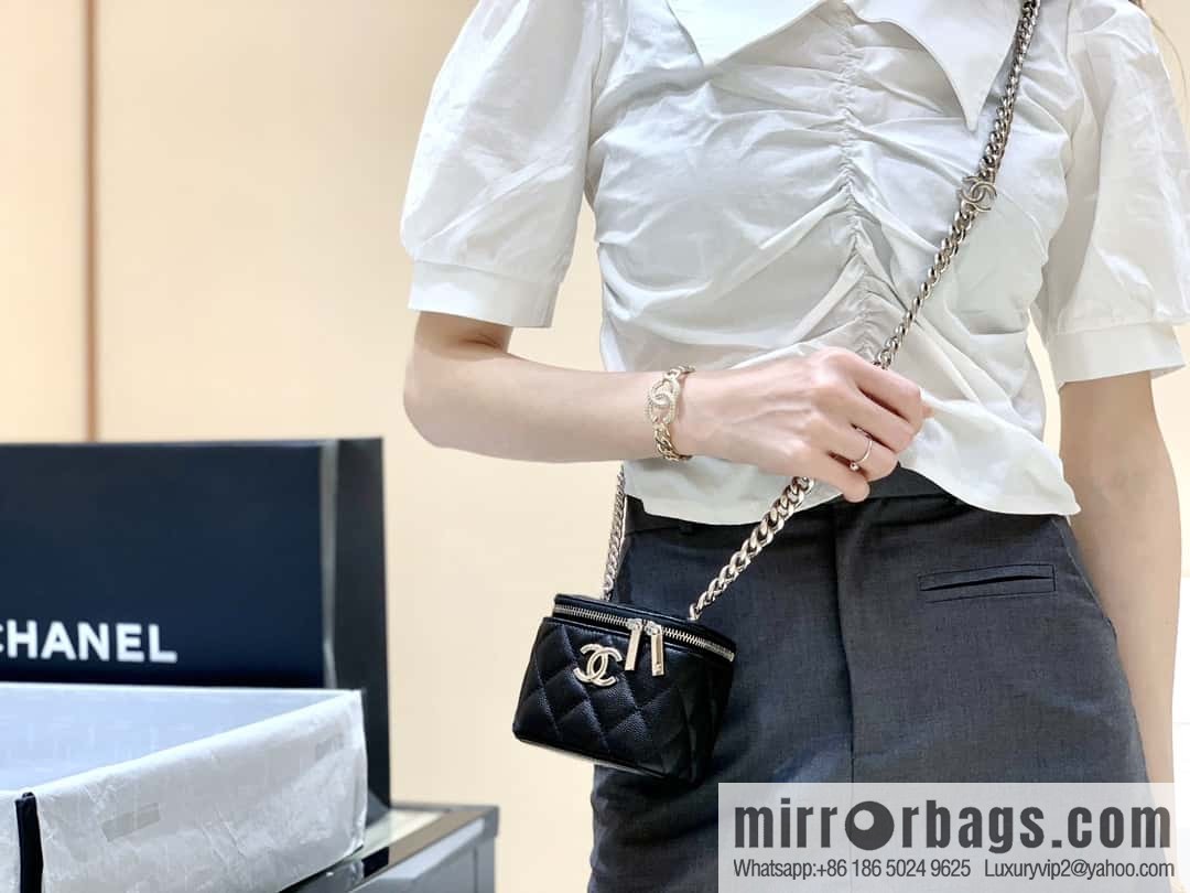 CHANEL 2022cc spring and summer series, enamel buckle lychee leather mouth red envelope AP2718