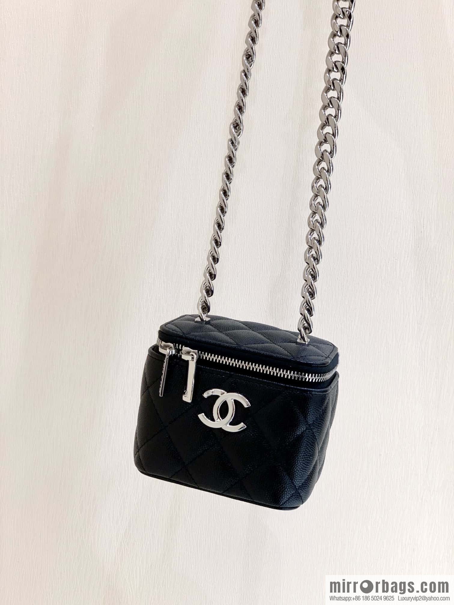 CHANEL 2022cc spring and summer series, enamel buckle lychee leather mouth red envelope AP2718