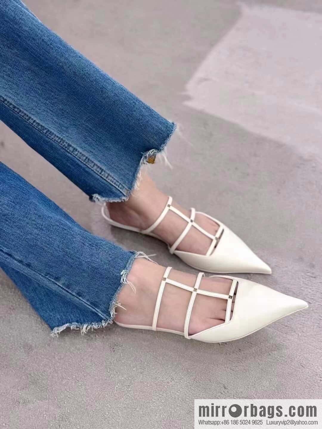 𝐕𝐚𝐥𝐞𝐧𝐭𝐢𝐧𝐨 Warren Newest pointy straps, kitten heels, muller sandals, slippers