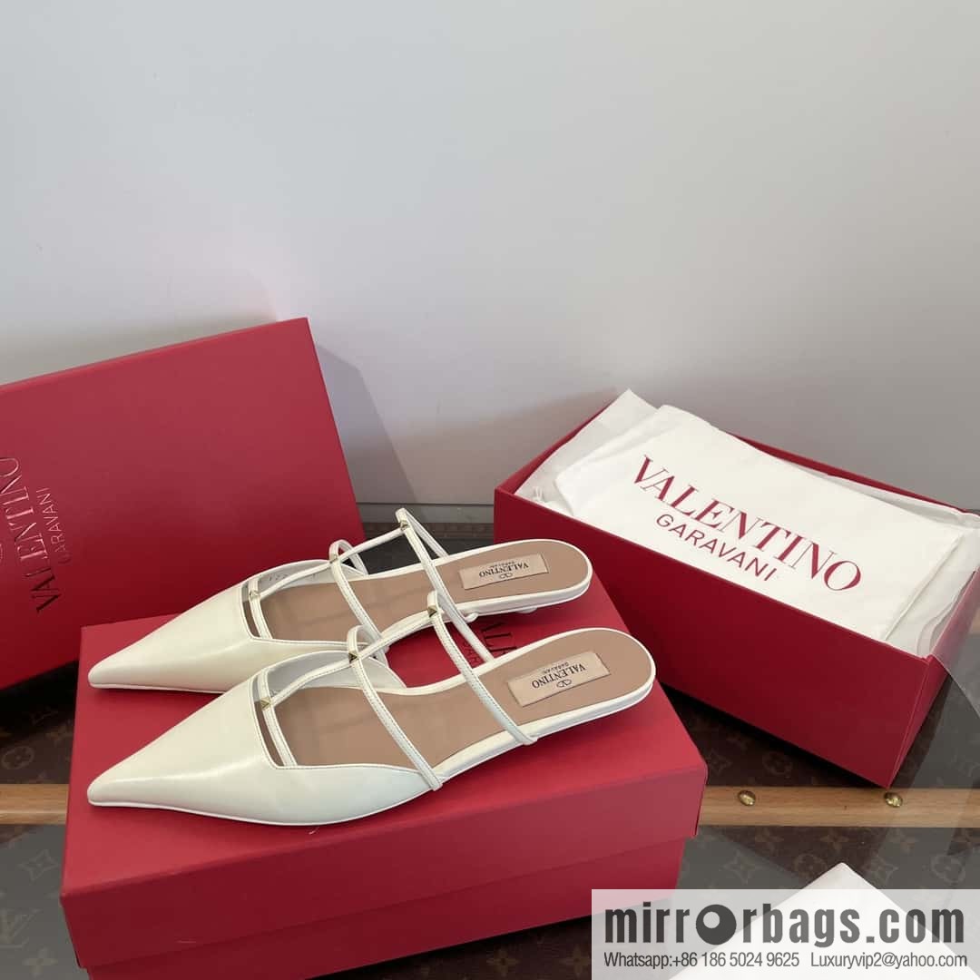𝐕𝐚𝐥𝐞𝐧𝐭𝐢𝐧𝐨 Warren Newest pointy straps, kitten heels, muller sandals, slippers