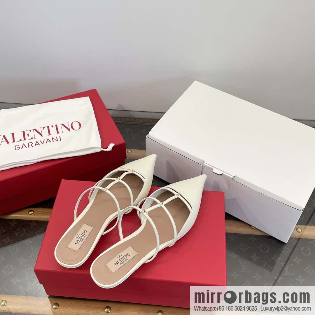𝐕𝐚𝐥𝐞𝐧𝐭𝐢𝐧𝐨 Warren Newest pointy straps, kitten heels, muller sandals, slippers