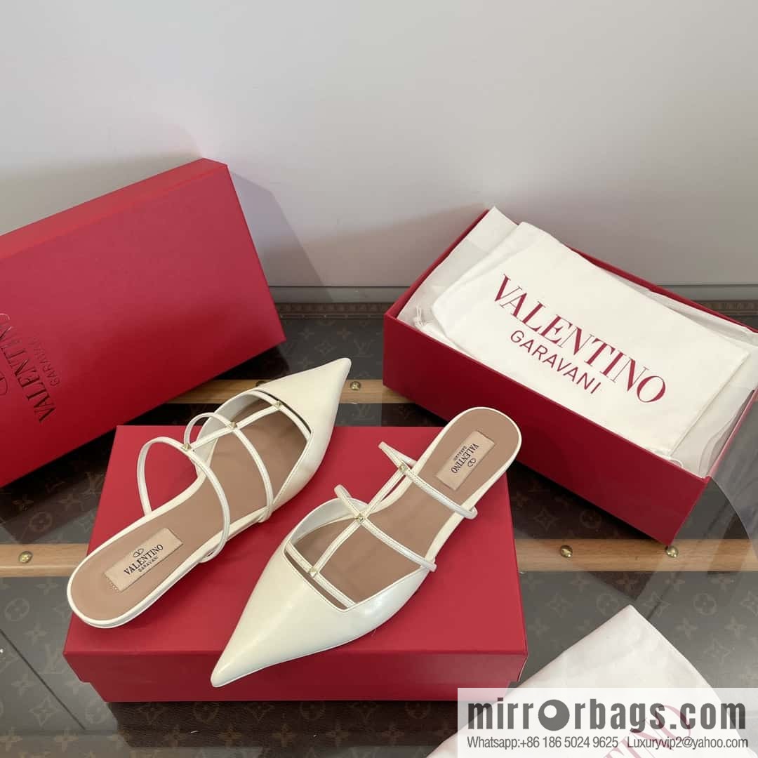 𝐕𝐚𝐥𝐞𝐧𝐭𝐢𝐧𝐨 Warren Newest pointy straps, kitten heels, muller sandals, slippers