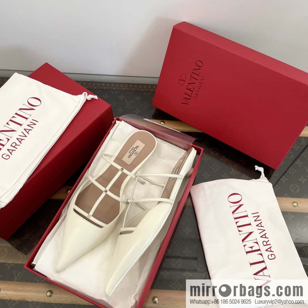 𝐕𝐚𝐥𝐞𝐧𝐭𝐢𝐧𝐨 Warren Newest pointy straps, kitten heels, muller sandals, slippers