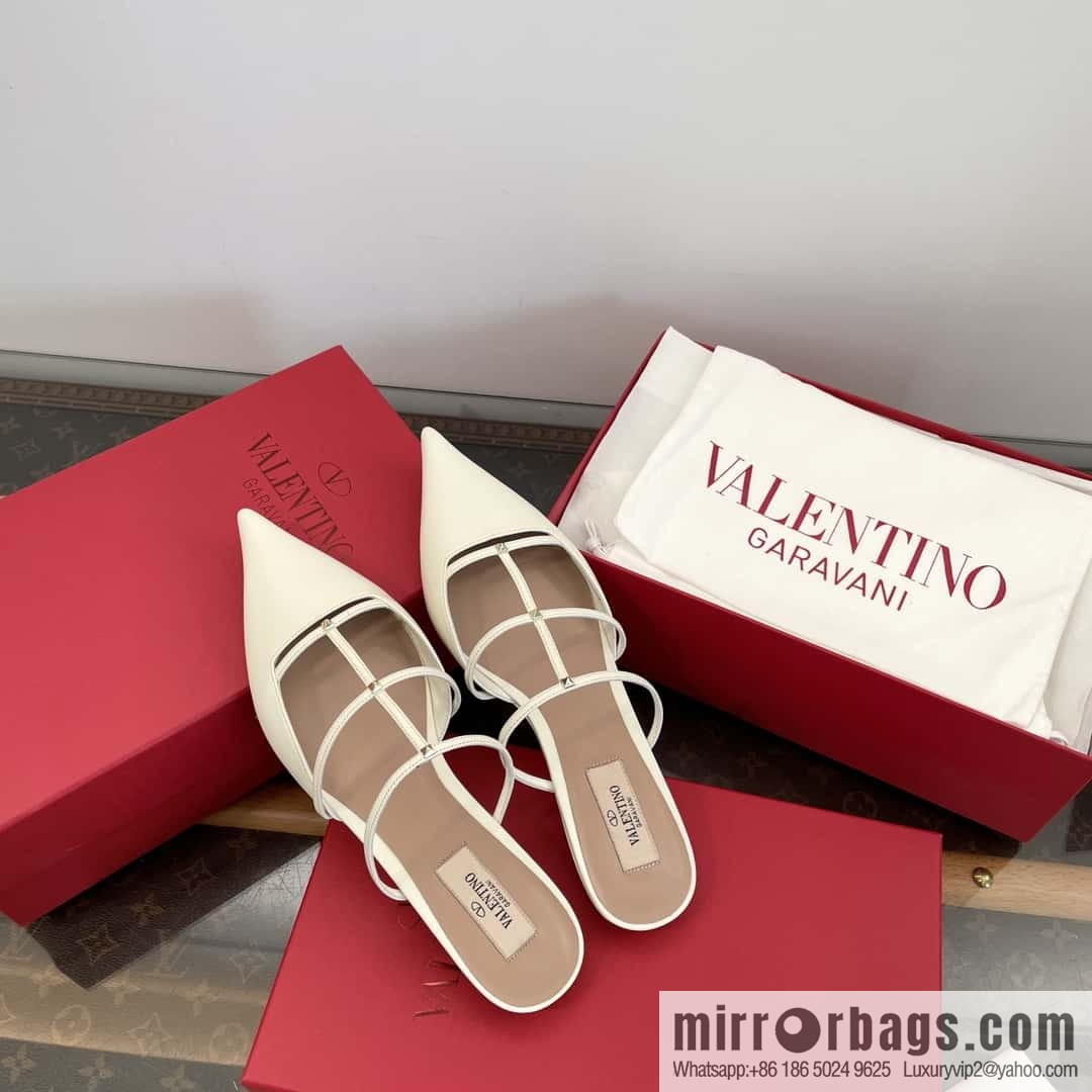 𝐕𝐚𝐥𝐞𝐧𝐭𝐢𝐧𝐨 Warren Newest pointy straps, kitten heels, muller sandals, slippers