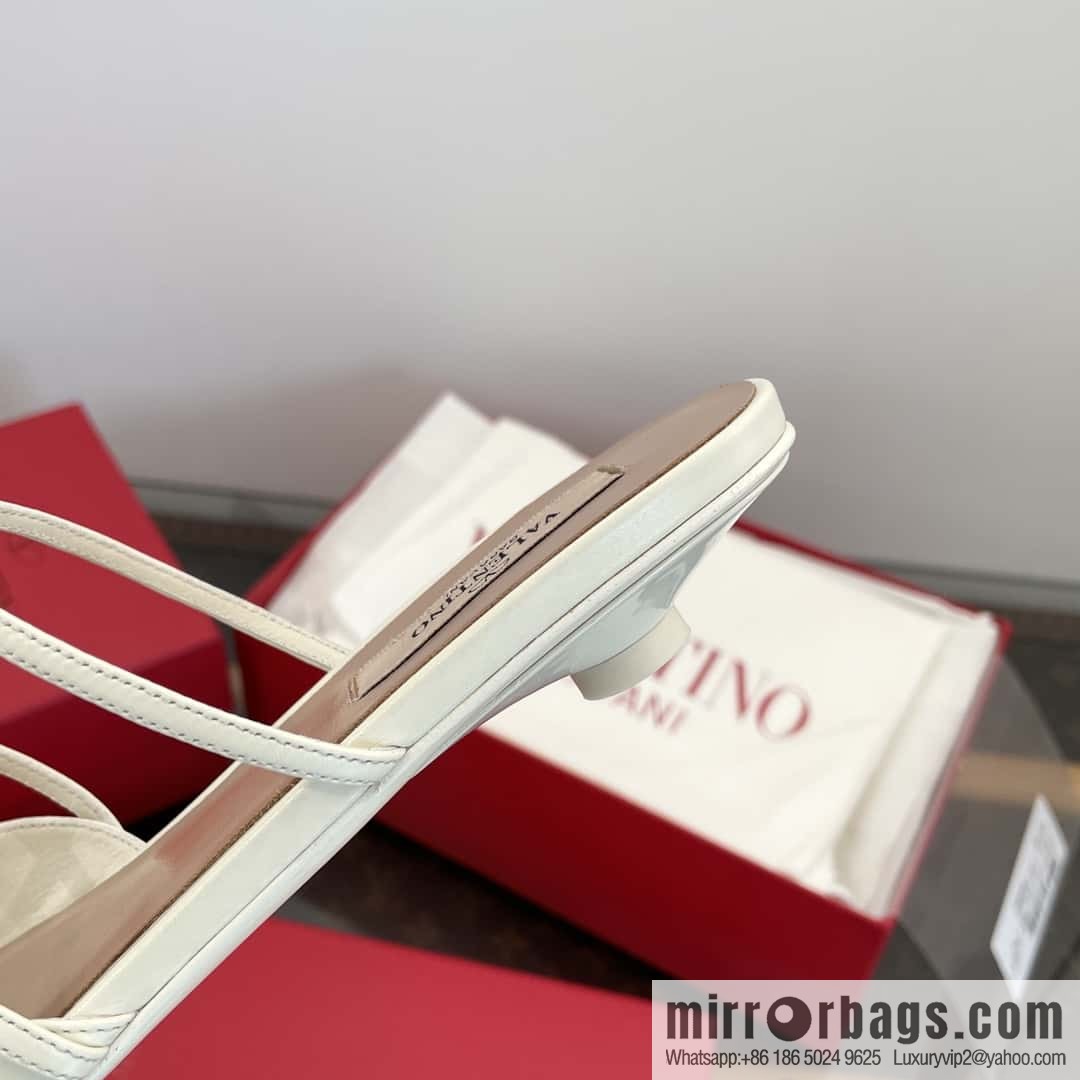 𝐕𝐚𝐥𝐞𝐧𝐭𝐢𝐧𝐨 Warren Newest pointy straps, kitten heels, muller sandals, slippers
