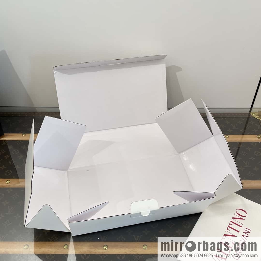 𝐕𝐚𝐥𝐞𝐧𝐭𝐢𝐧𝐨 Warren Newest pointy straps, kitten heels, muller sandals, slippers