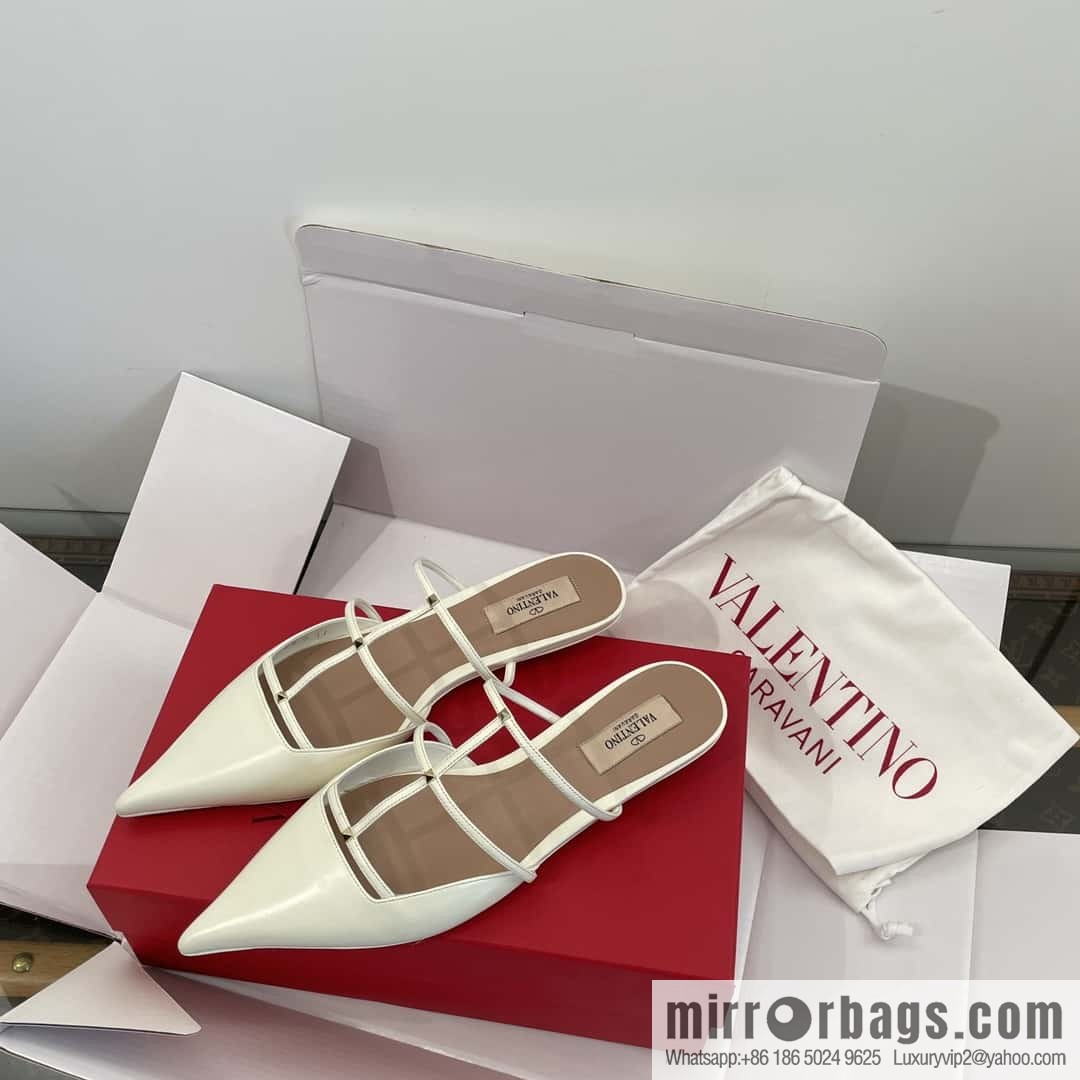 𝐕𝐚𝐥𝐞𝐧𝐭𝐢𝐧𝐨 Warren Newest pointy straps, kitten heels, muller sandals, slippers