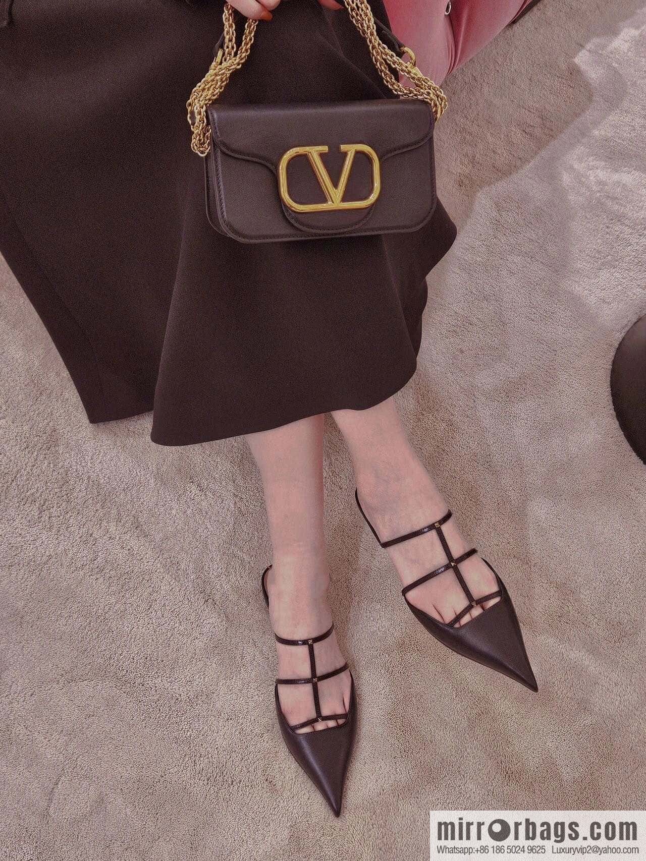 𝐕𝐚𝐥𝐞𝐧𝐭𝐢𝐧𝐨 Warren Newest pointy straps, kitten heels, muller sandals, slippers