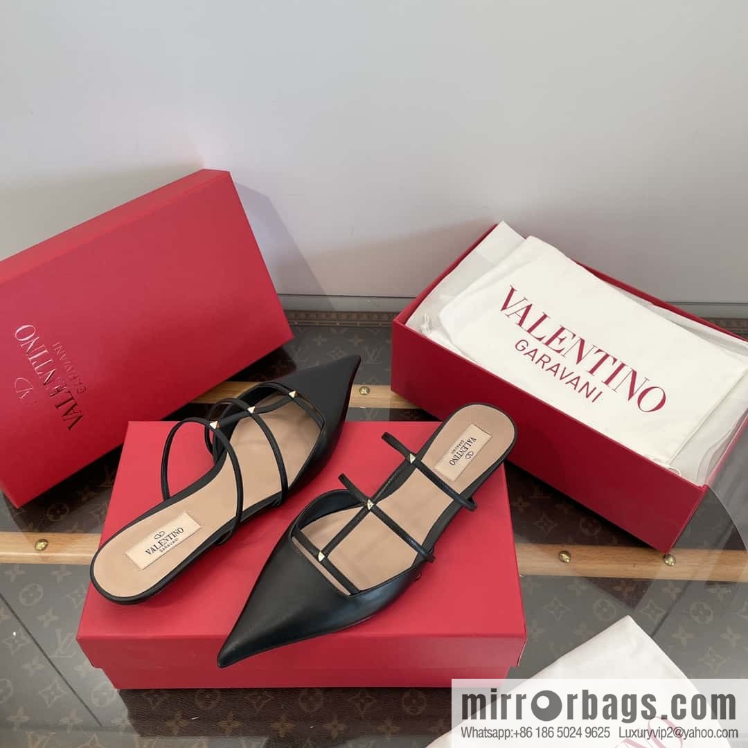 𝐕𝐚𝐥𝐞𝐧𝐭𝐢𝐧𝐨 Warren Newest pointy straps, kitten heels, muller sandals, slippers