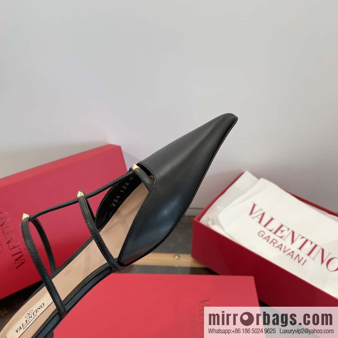 𝐕𝐚𝐥𝐞𝐧𝐭𝐢𝐧𝐨 Warren Newest pointy straps, kitten heels, muller sandals, slippers