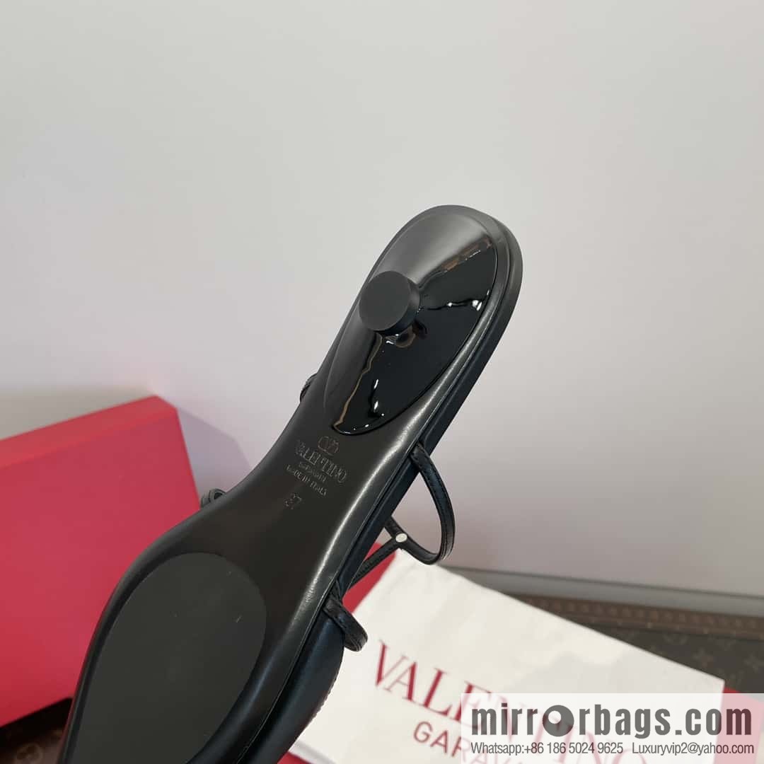 𝐕𝐚𝐥𝐞𝐧𝐭𝐢𝐧𝐨 Warren Newest pointy straps, kitten heels, muller sandals, slippers