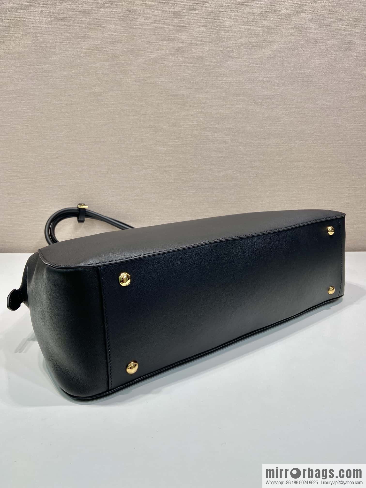 PRADA 🎉 new 🎉 1BG506 black