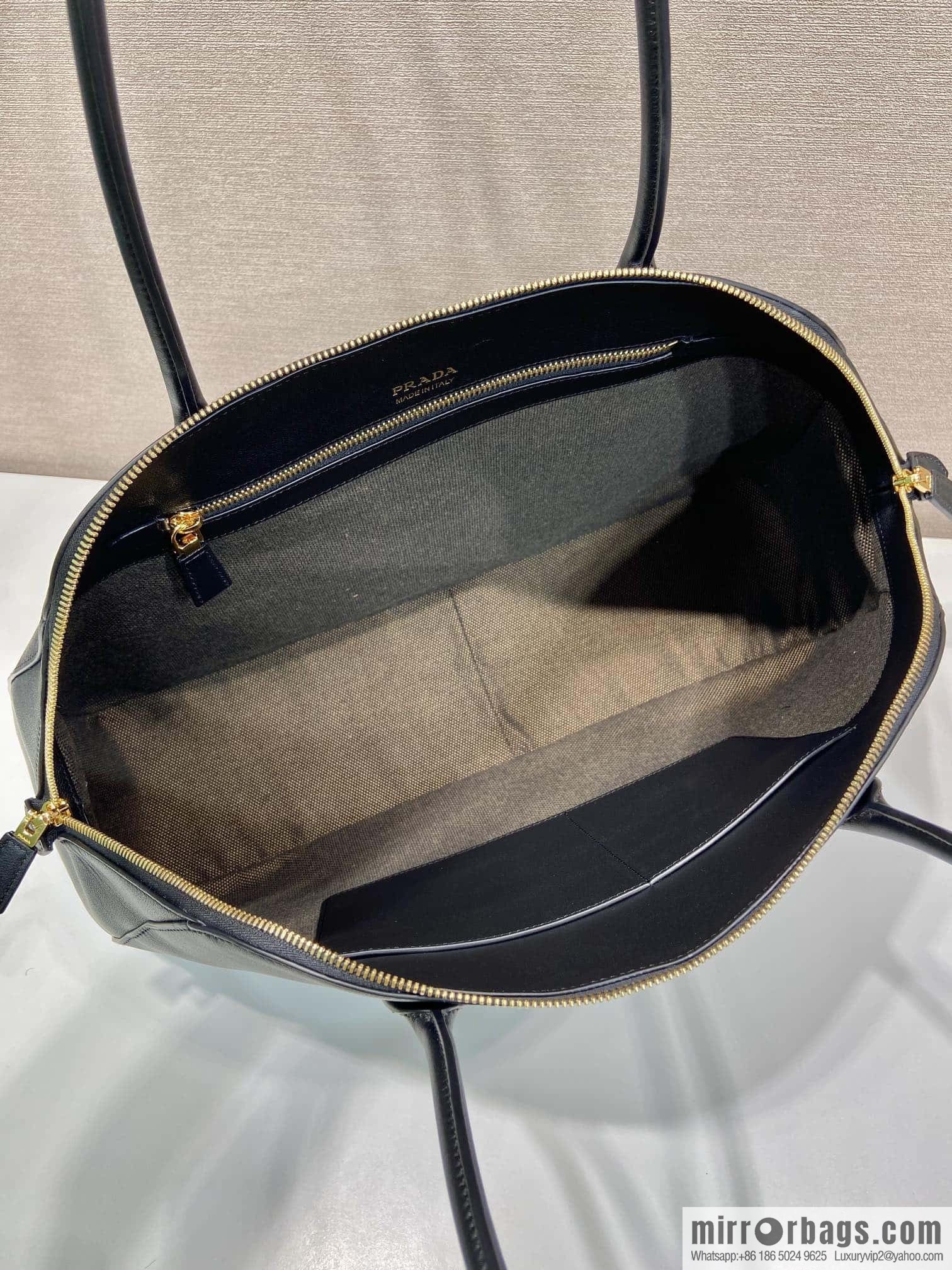 PRADA 🎉 new 🎉 1BG506 black