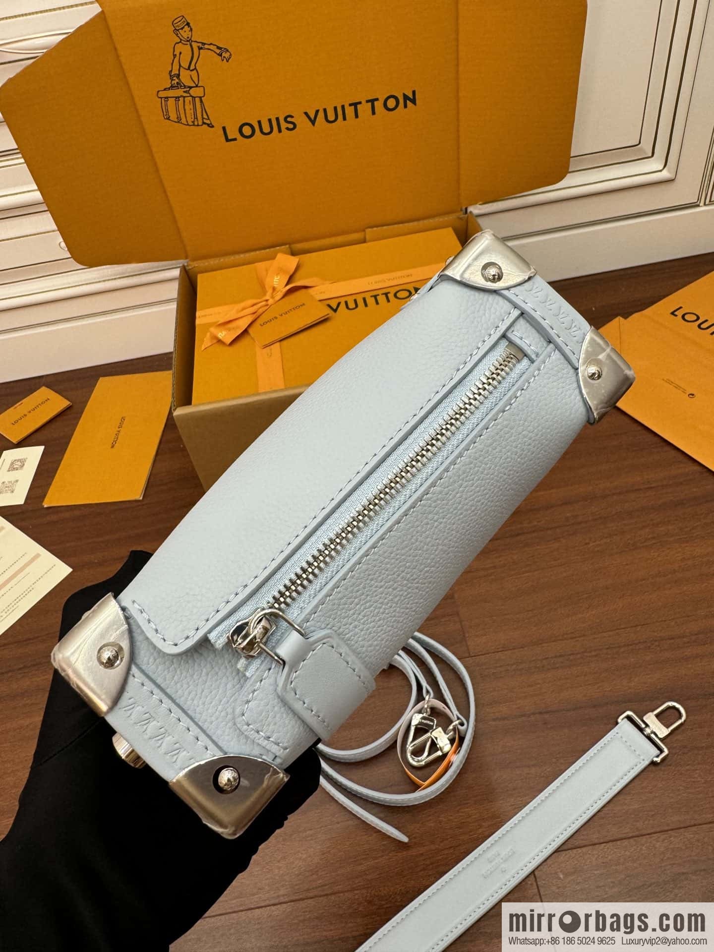 LV M25067 Side Trunk PM