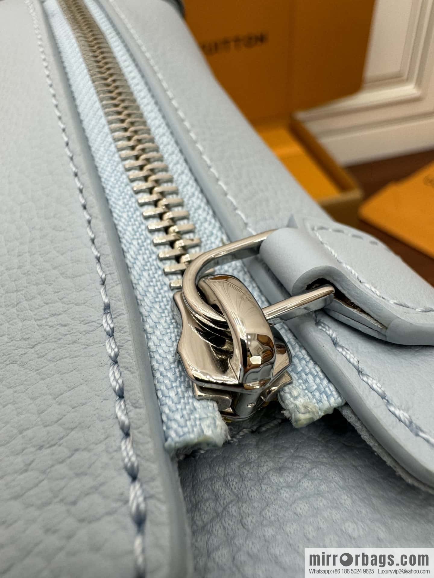 LV M25067 Side Trunk PM