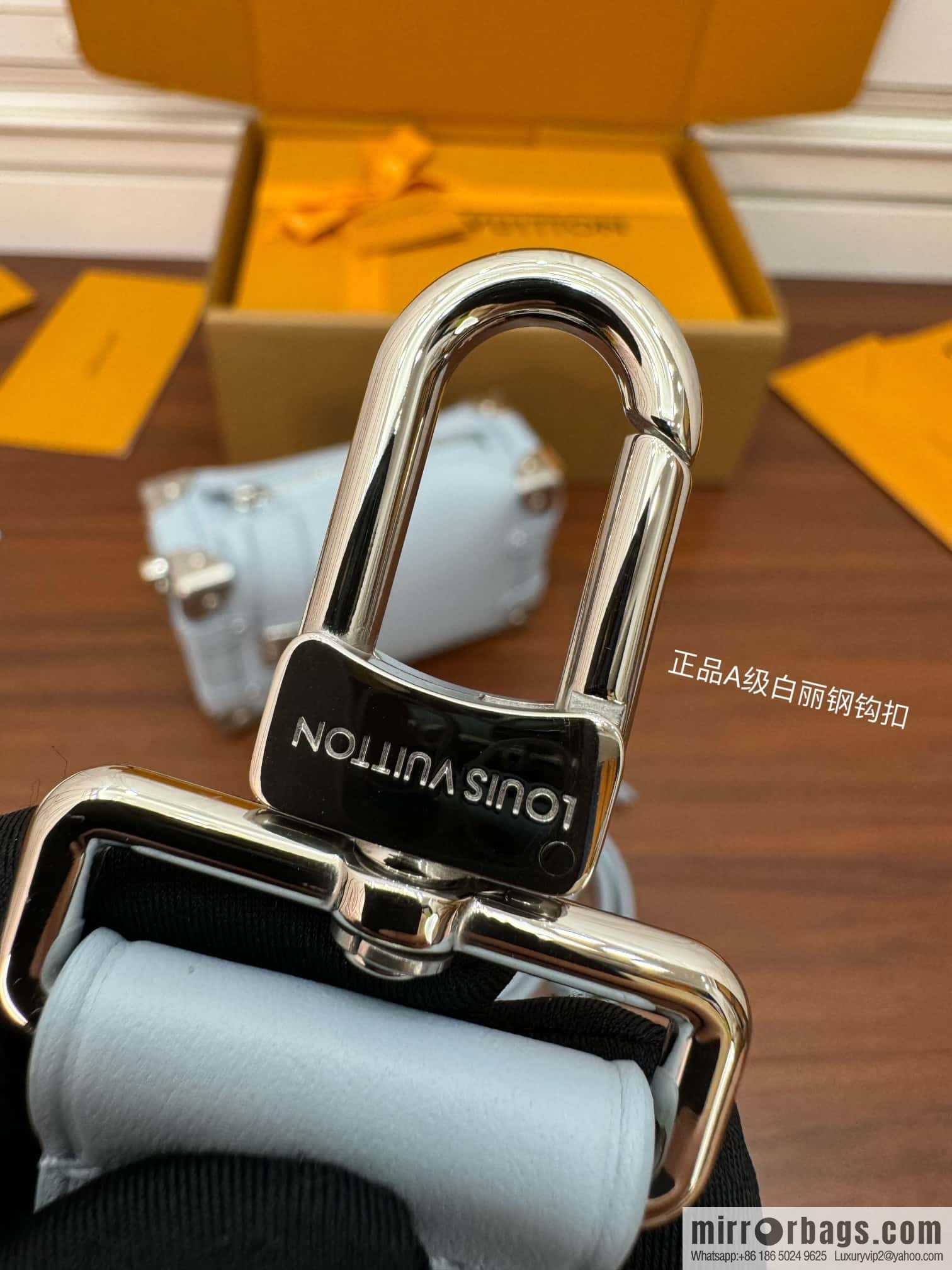LV M25067 Side Trunk PM