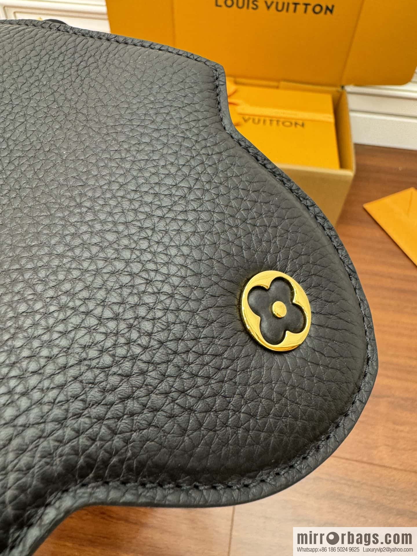LV M54663 Capucines medium handbag