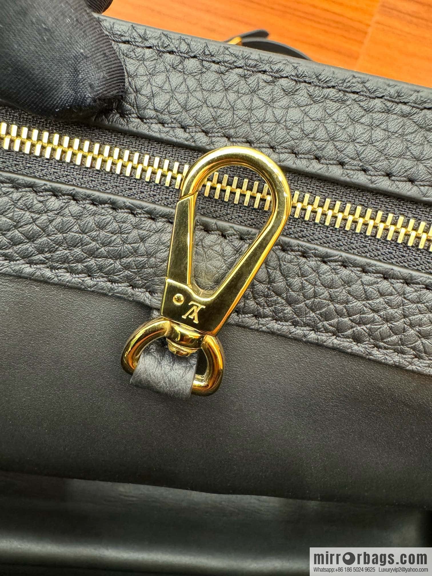 LV M54663 Capucines medium handbag