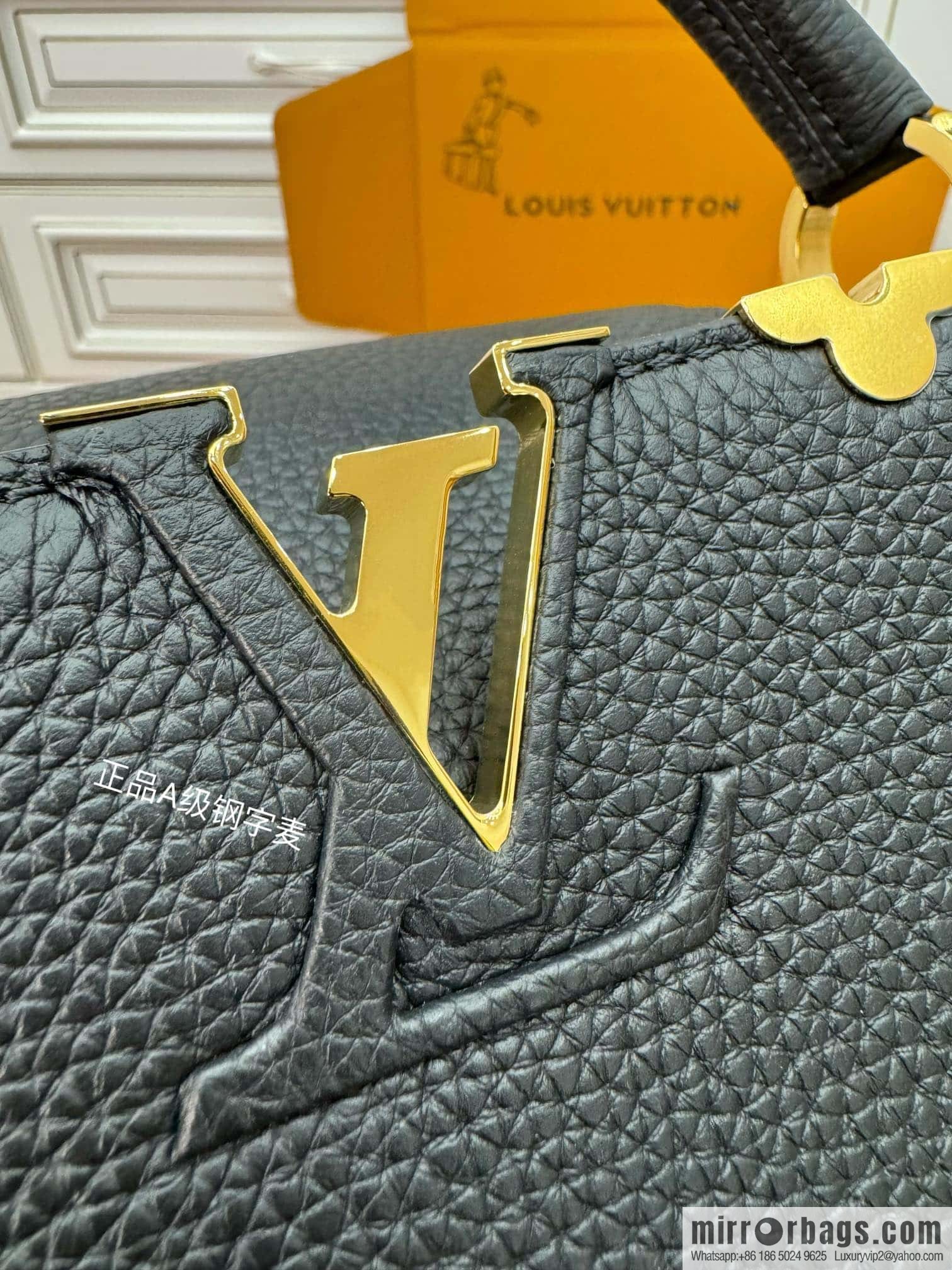 LV M54663 Capucines medium handbag