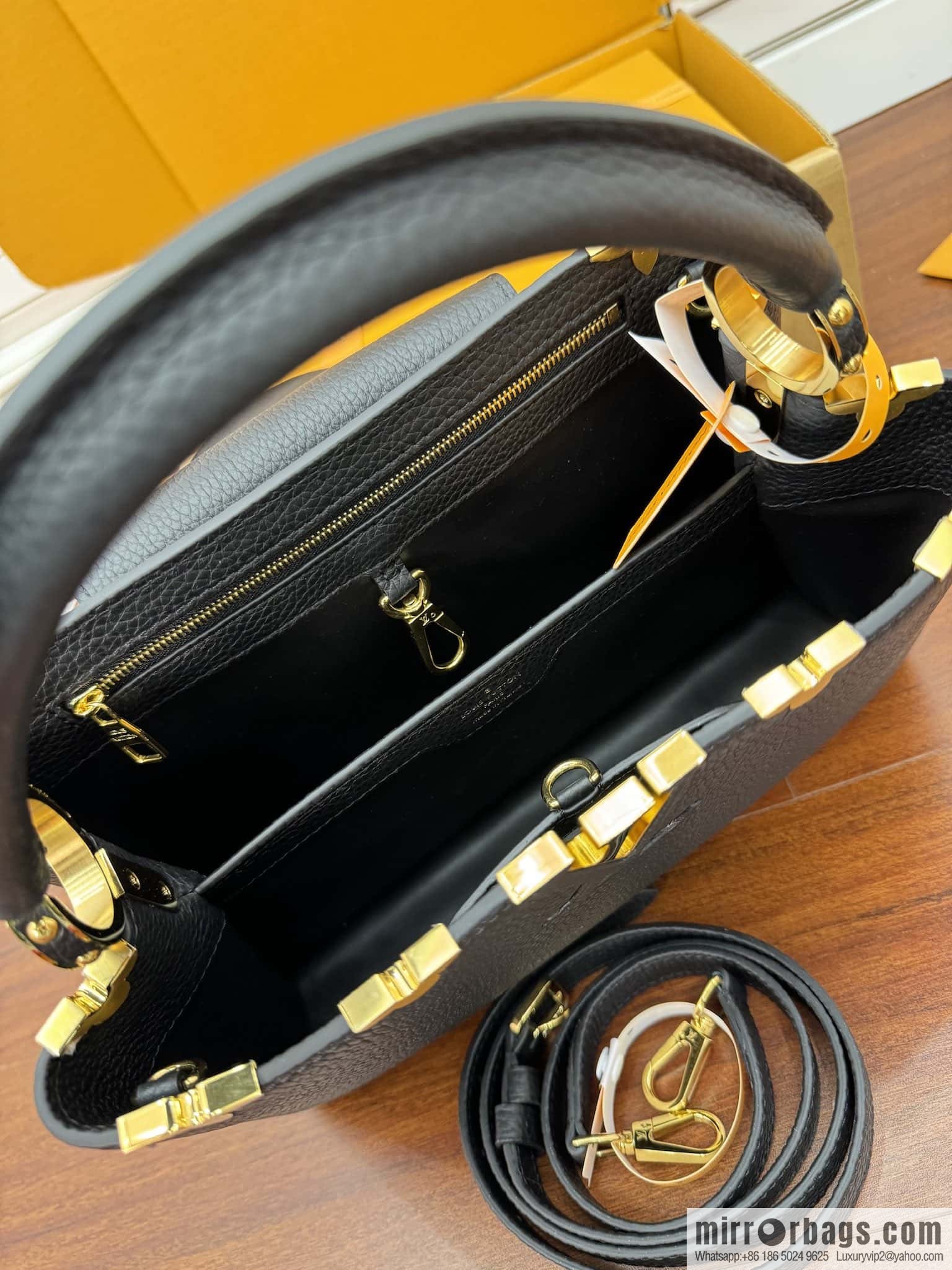 LV M54663 Capucines medium handbag