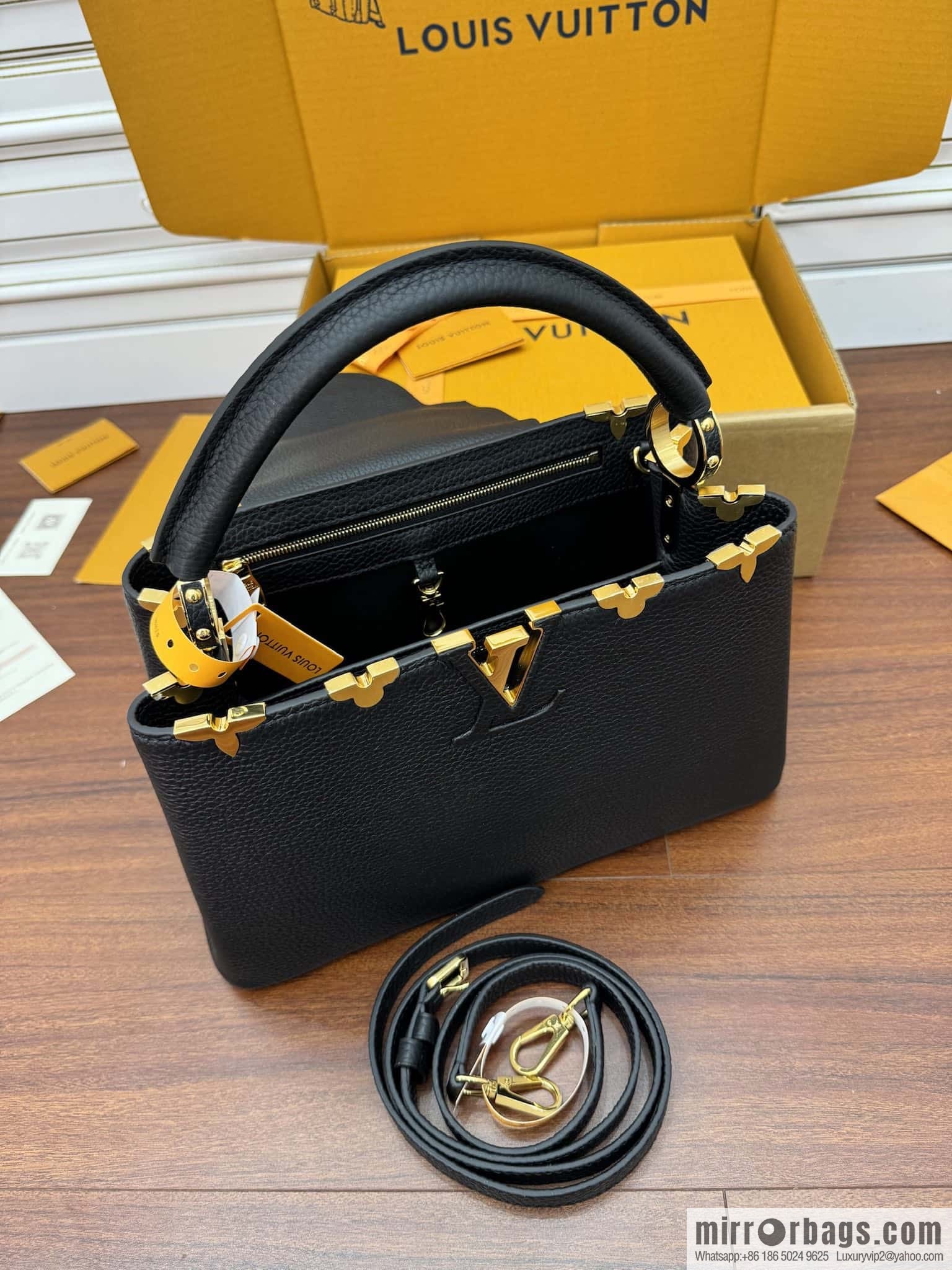 LV M54663 Capucines medium handbag