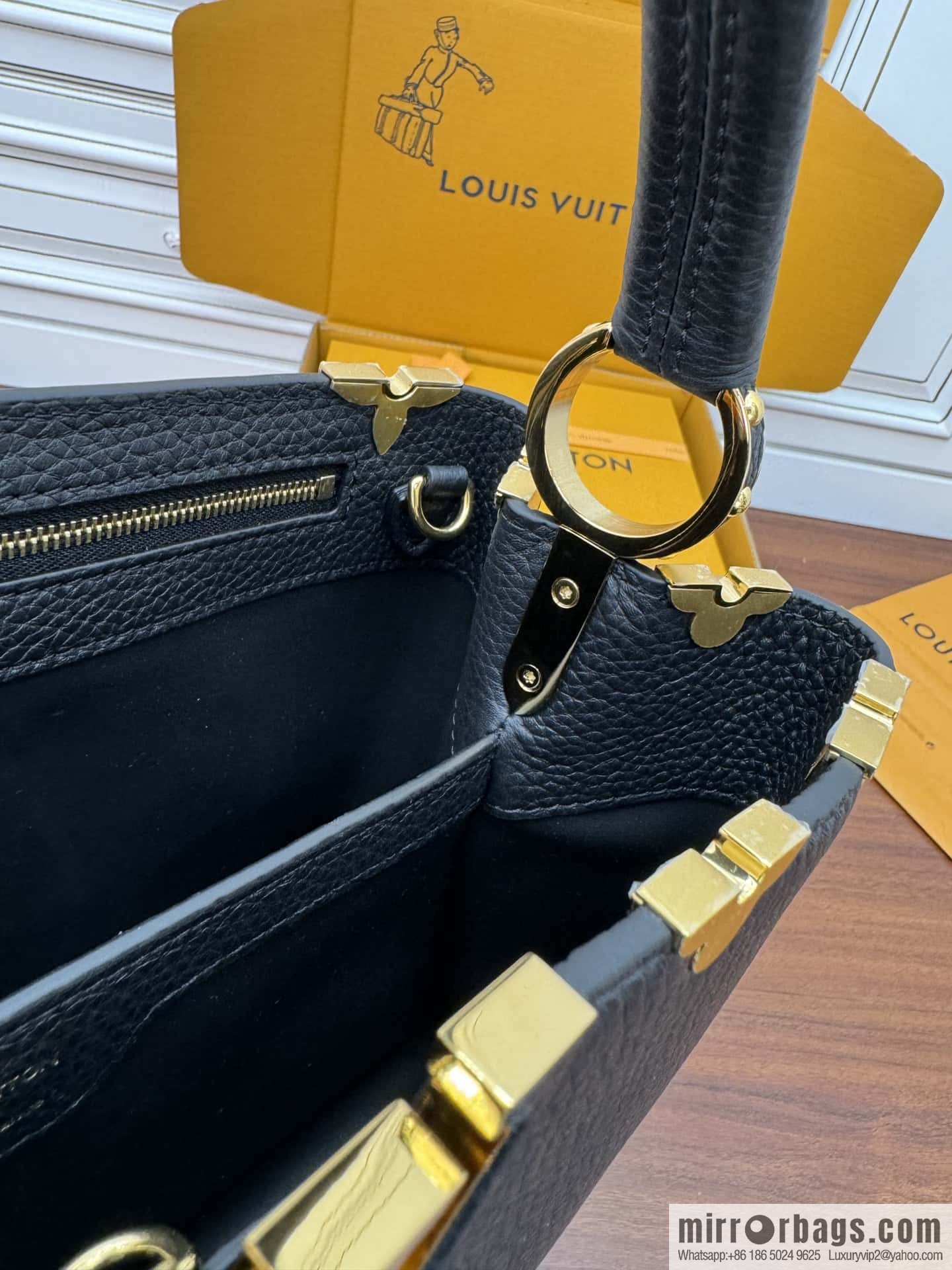 LV M54663 Capucines medium handbag
