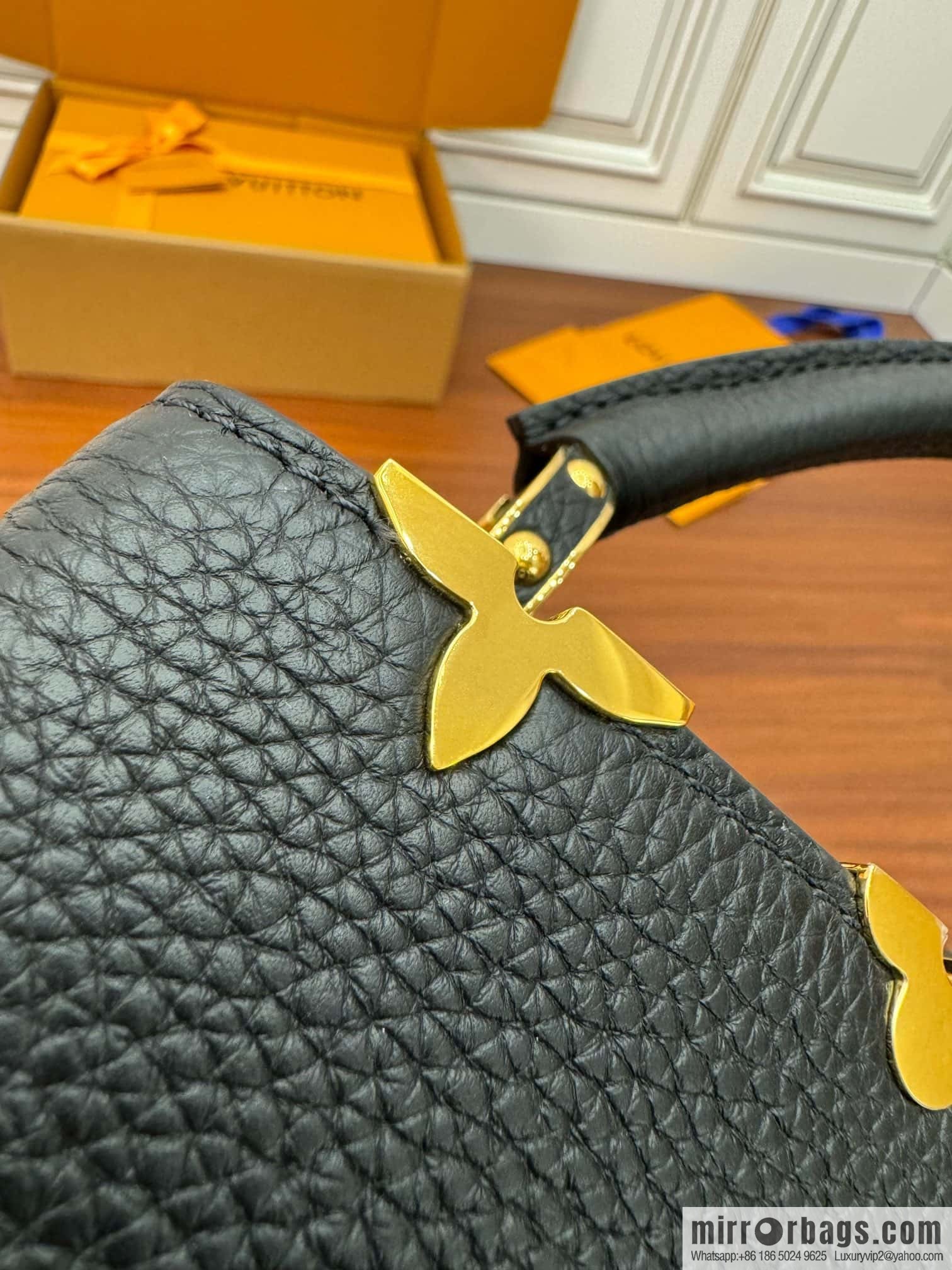 LV M54663 Capucines medium handbag