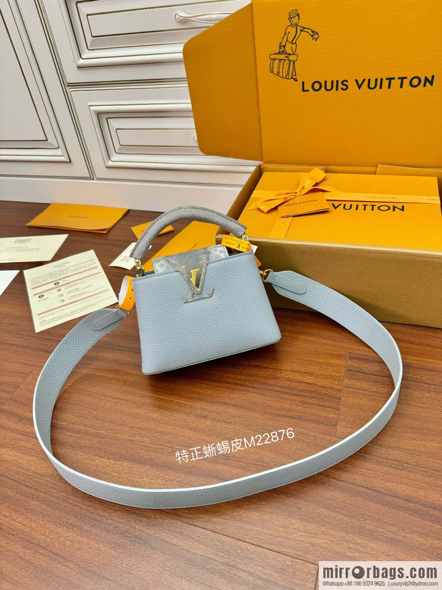 LV M22876 Capucines Mini