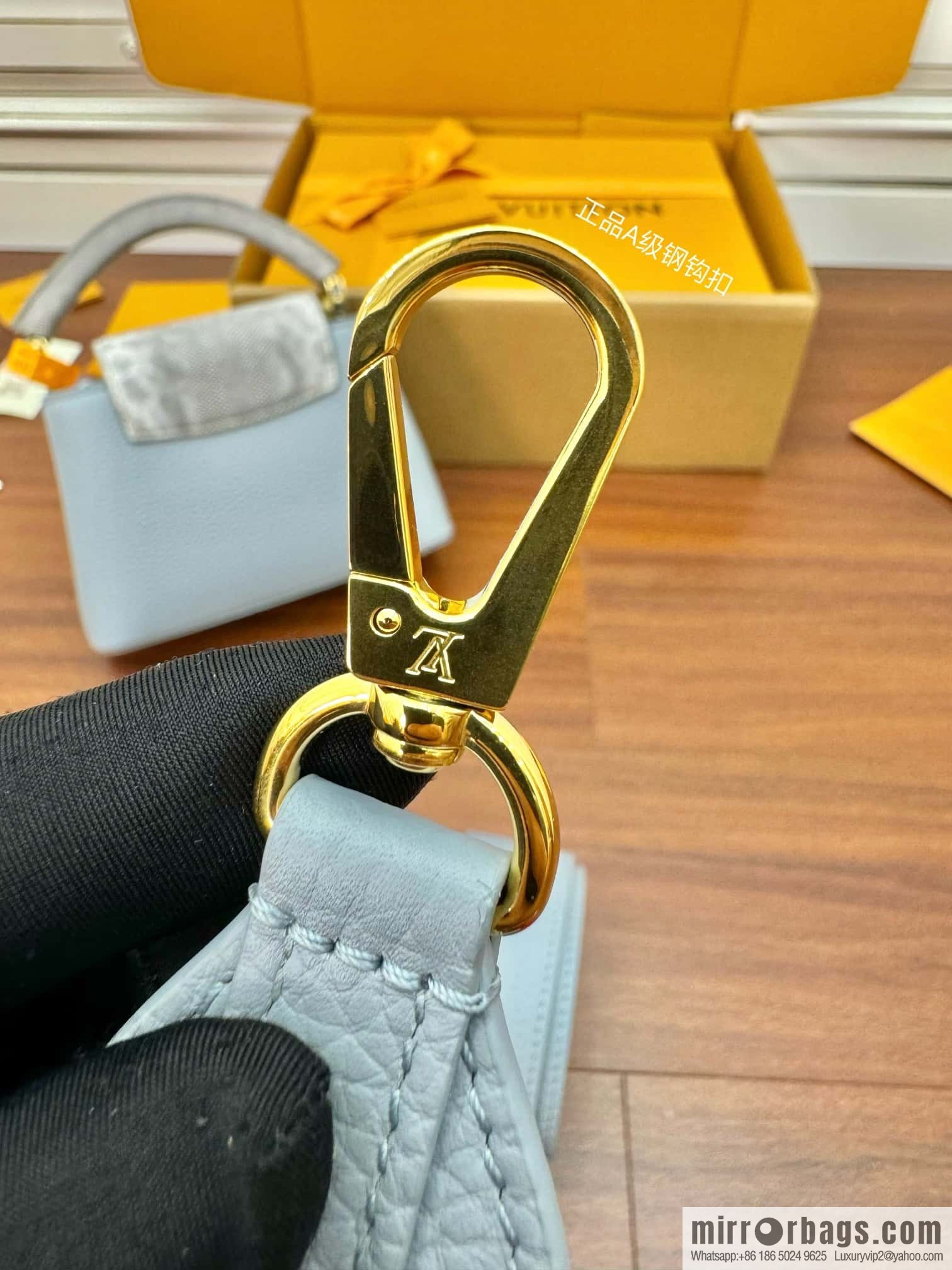 LV M22876 Capucines Mini