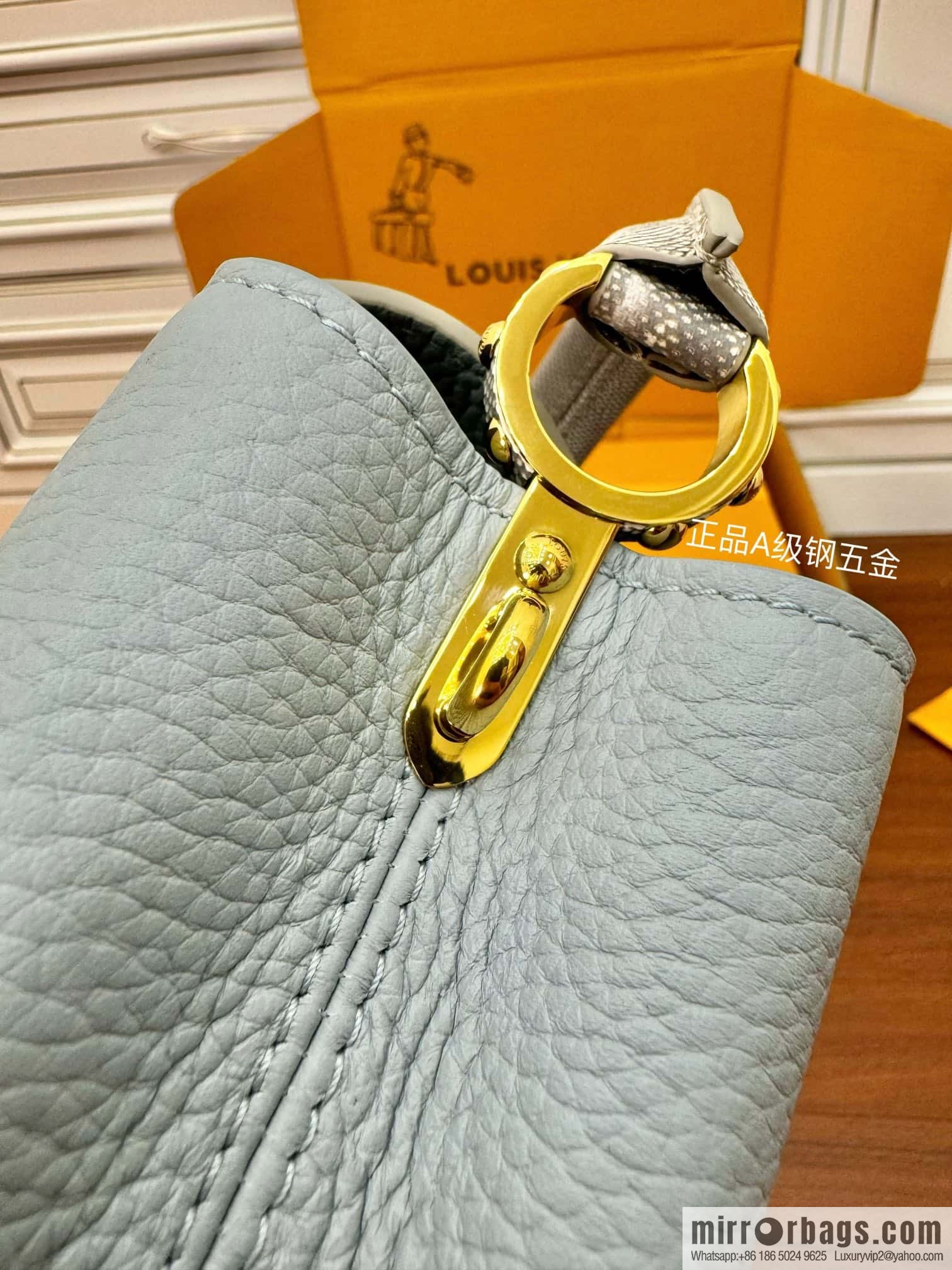 LV M22876 Capucines Mini