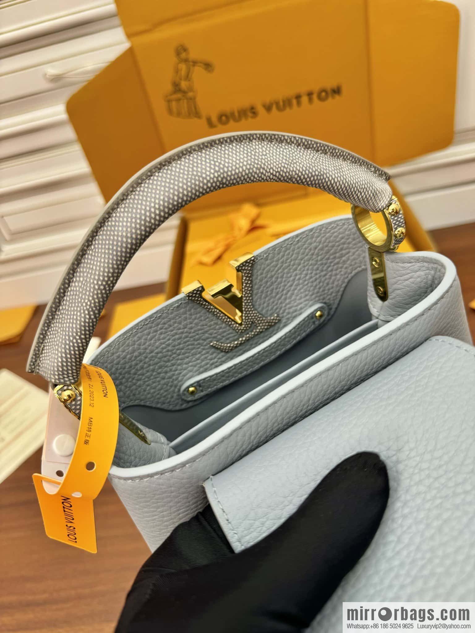 LV M22876 Capucines Mini