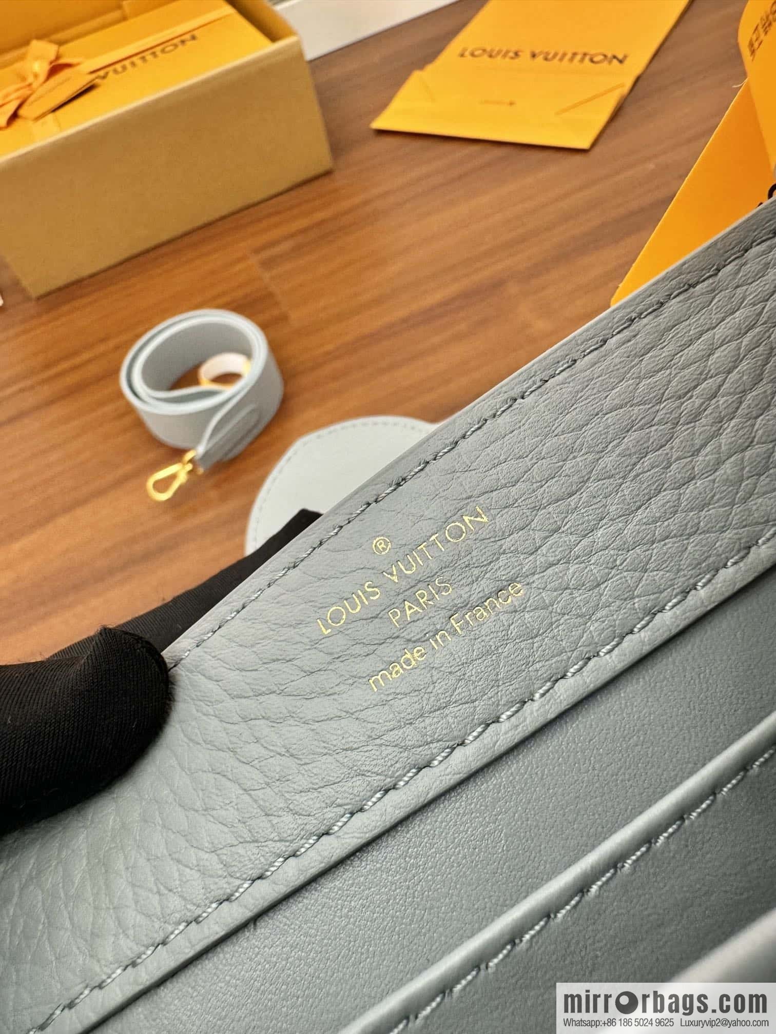 LV M22876 Capucines Mini
