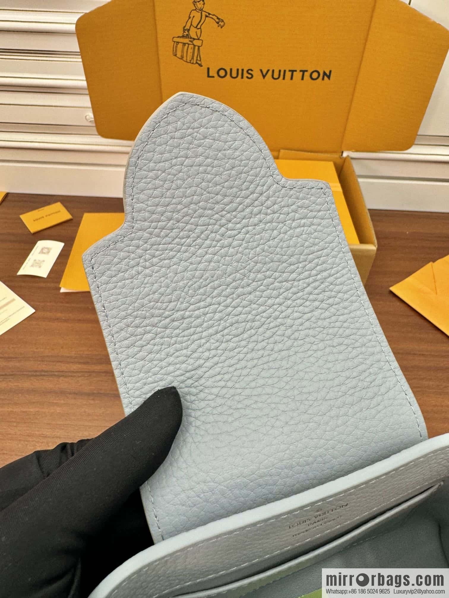 LV M22876 Capucines Mini