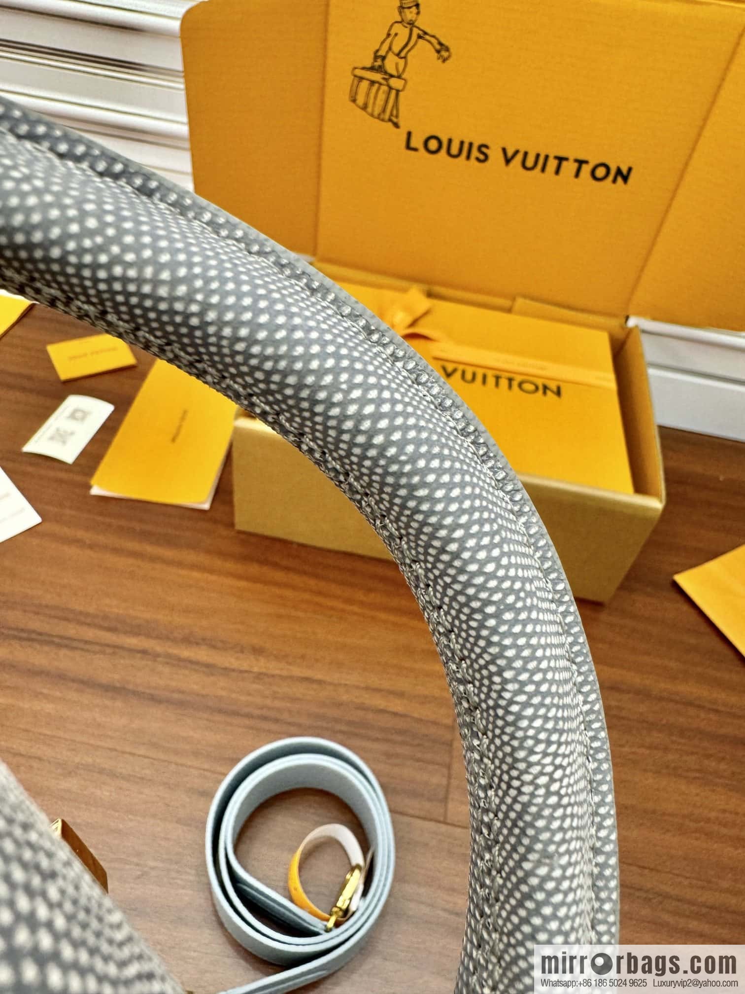 LV M22876 Capucines Mini