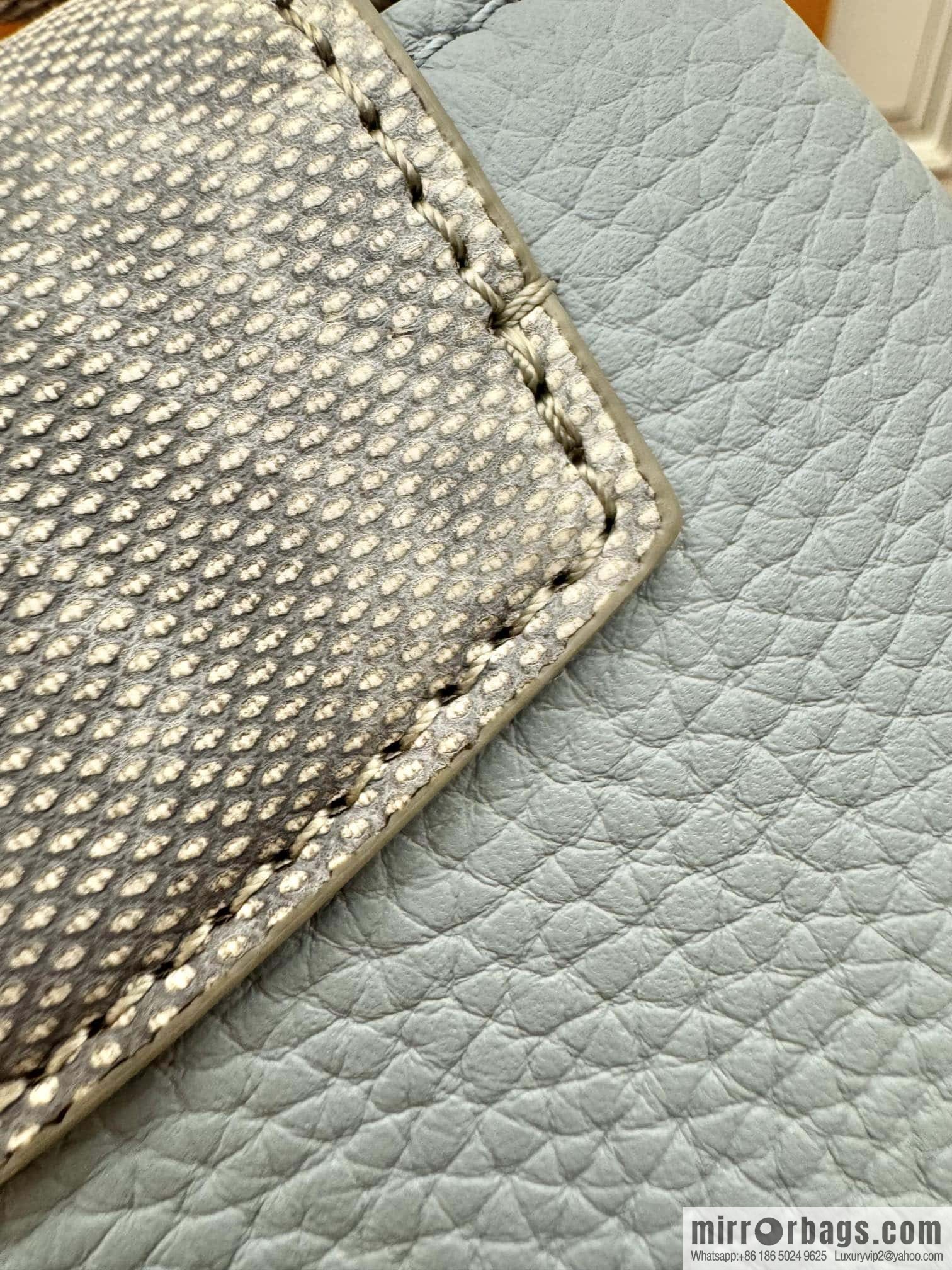 LV M22876 Capucines Mini