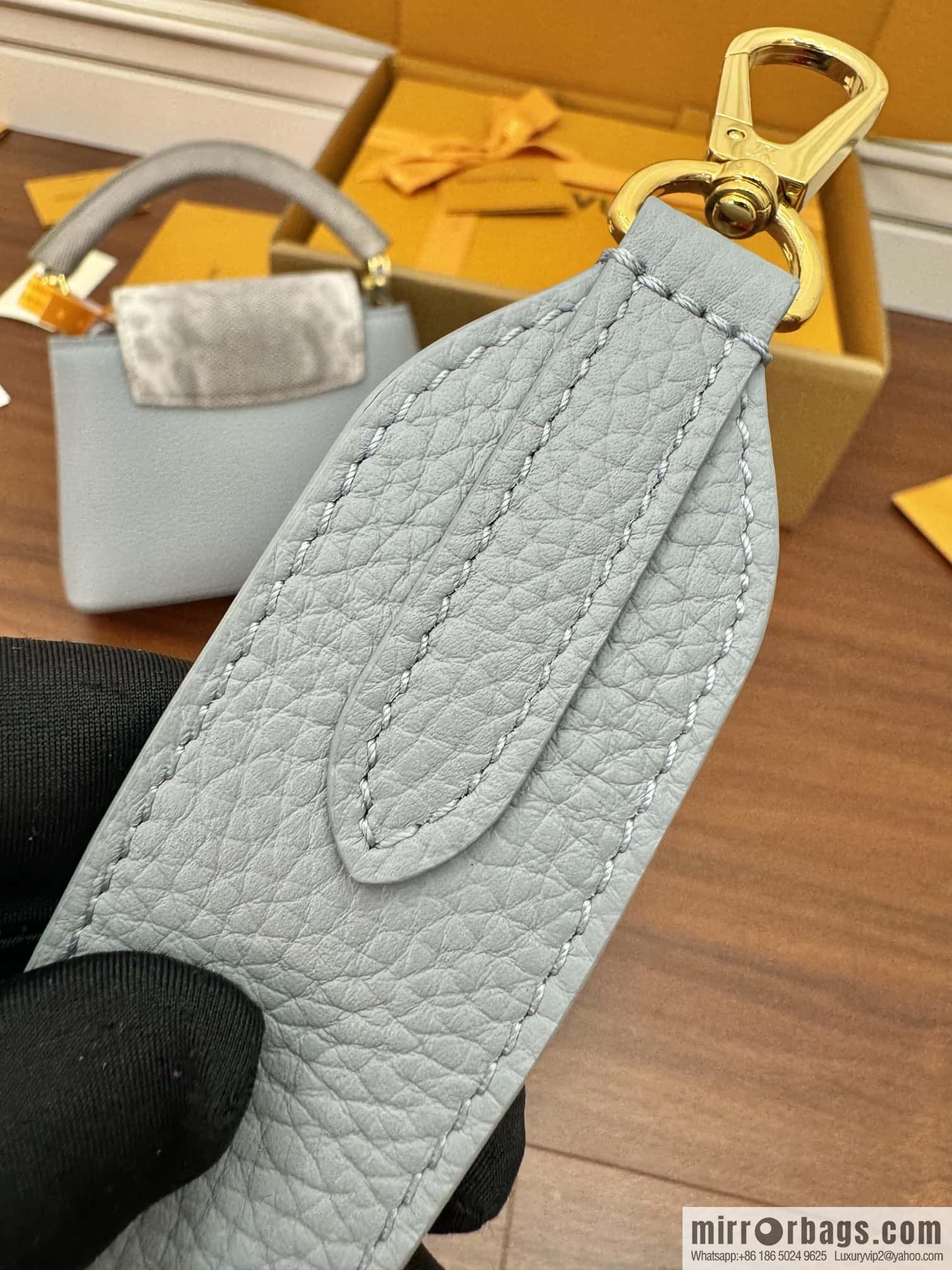 LV M22876 Capucines Mini
