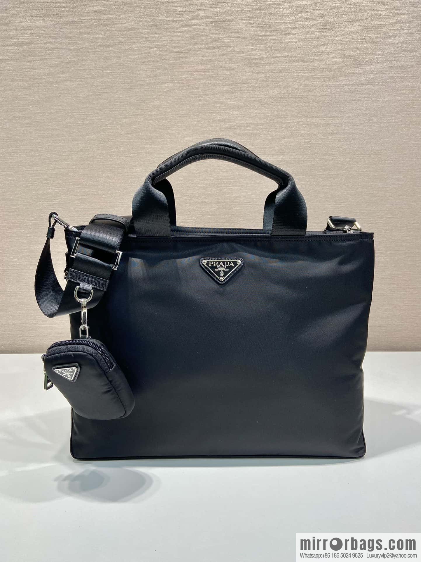 PRADA 🎉 upgrade/neutral briefcase 🎉 1BG876A