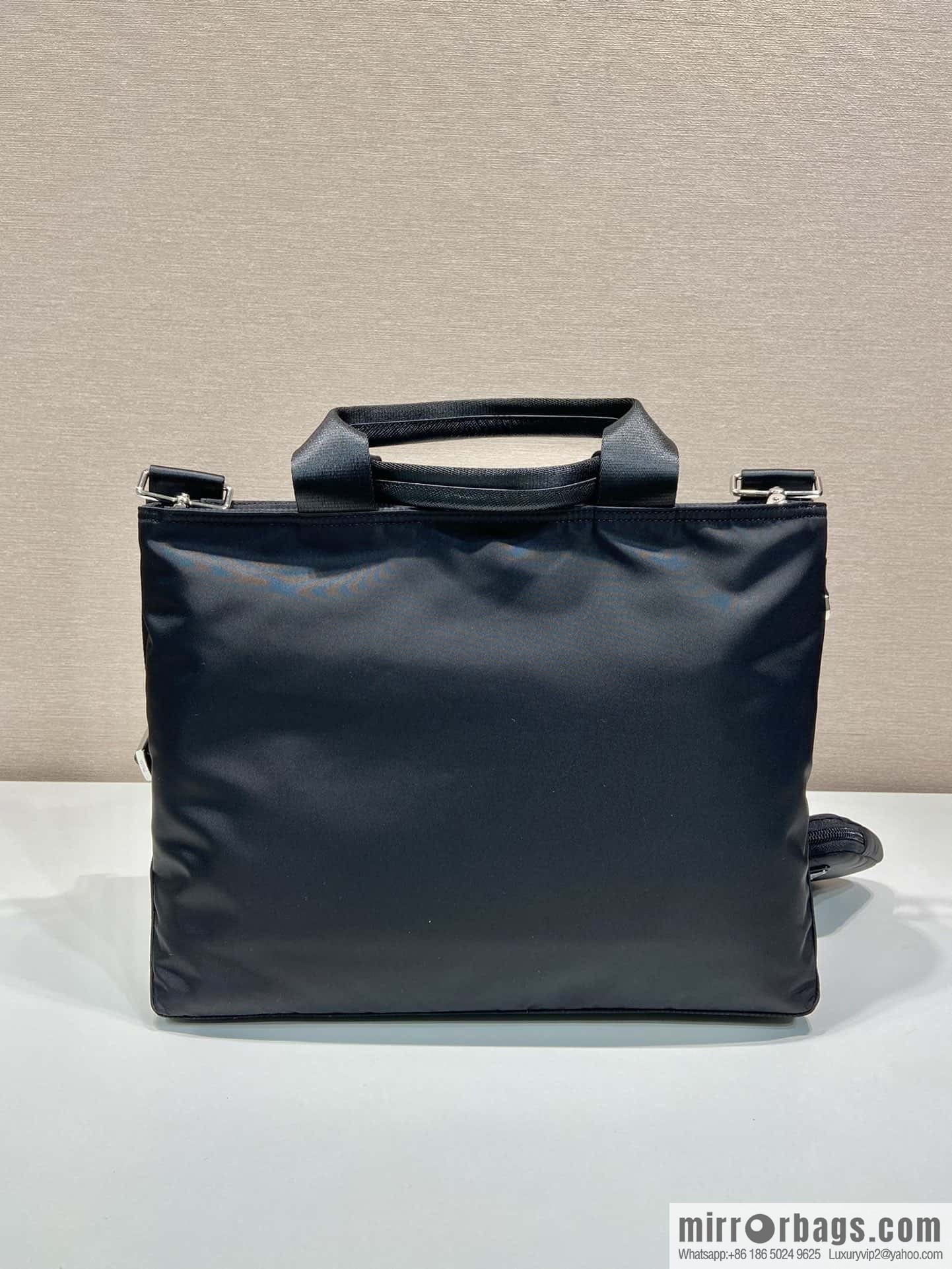 PRADA 🎉 upgrade/neutral briefcase 🎉 1BG876A