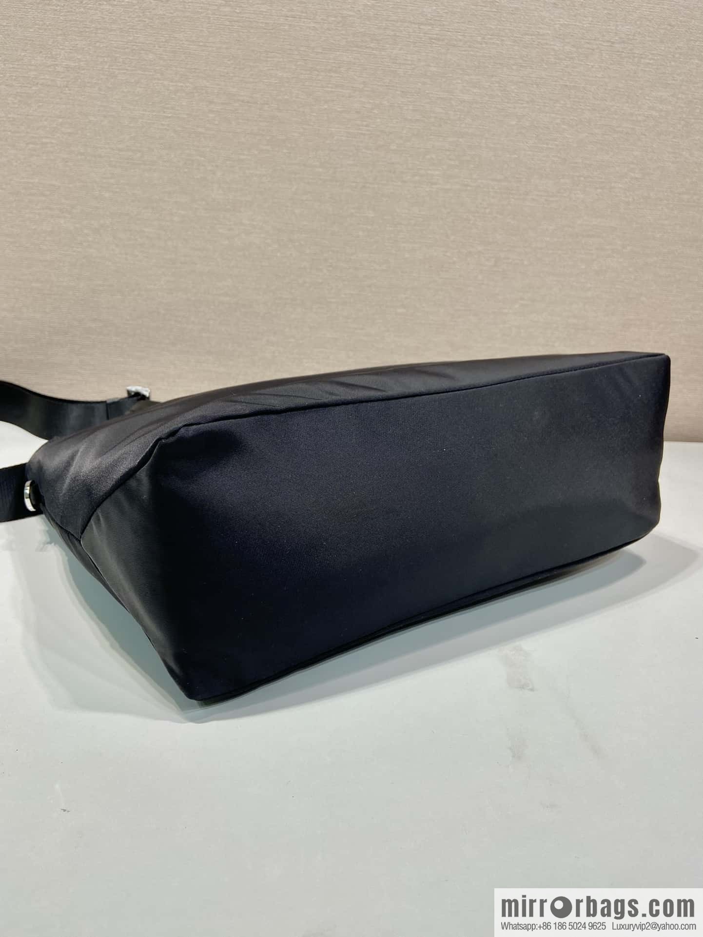 PRADA 🎉 upgrade/neutral briefcase 🎉 1BG876A