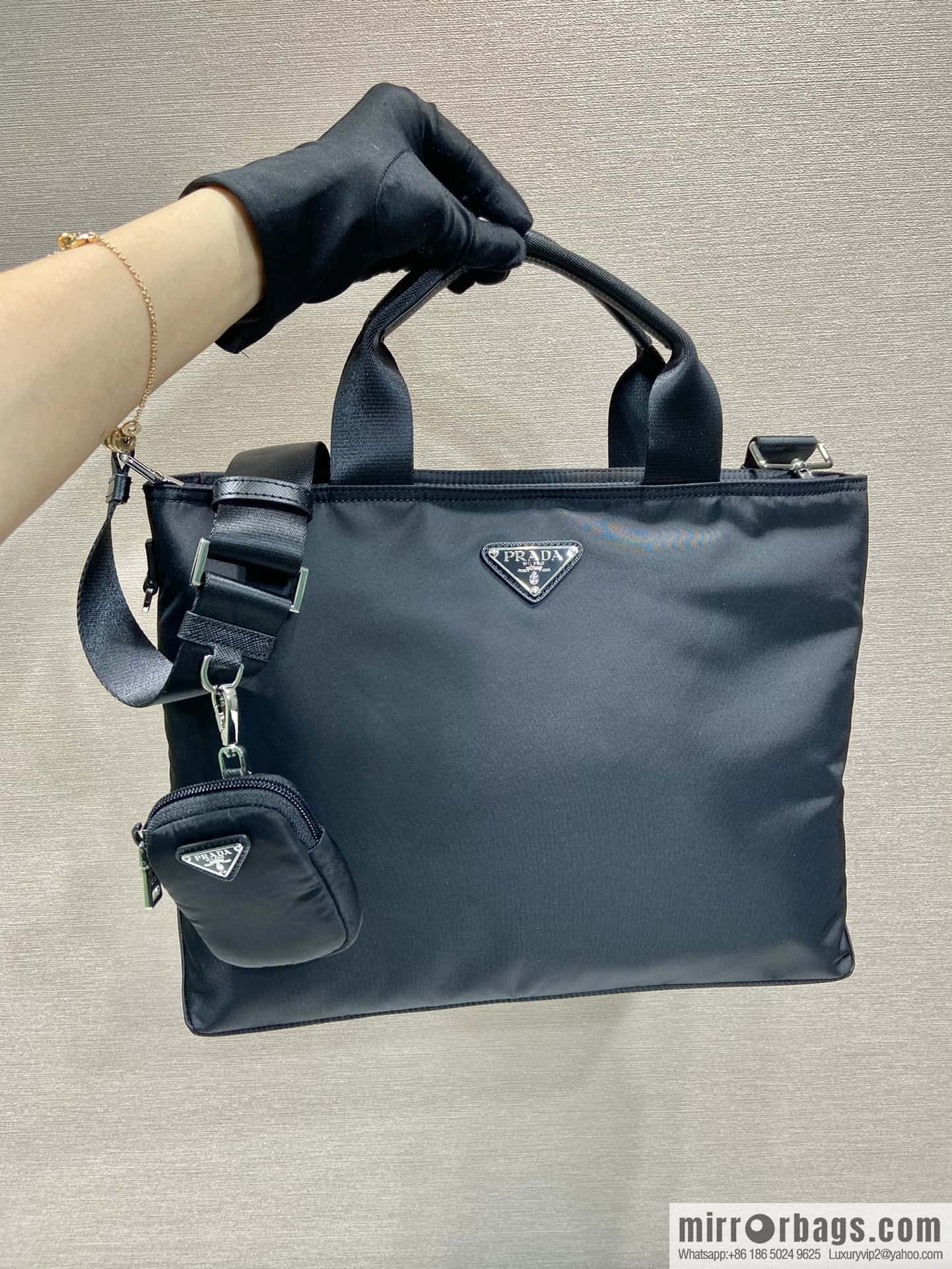 PRADA 🎉 upgrade/neutral briefcase 🎉 1BG876A