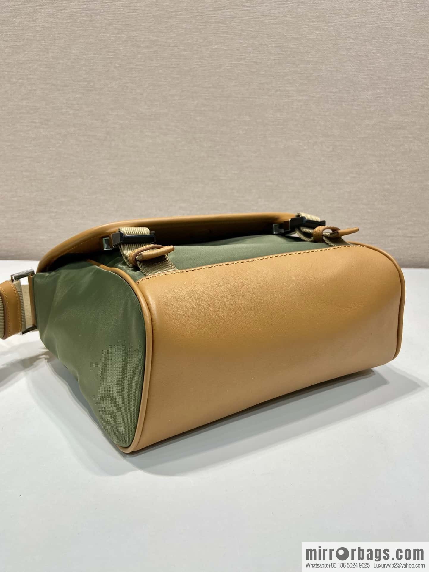PRADA 🎉 new messenger bag 🎉🎉 2VD066S