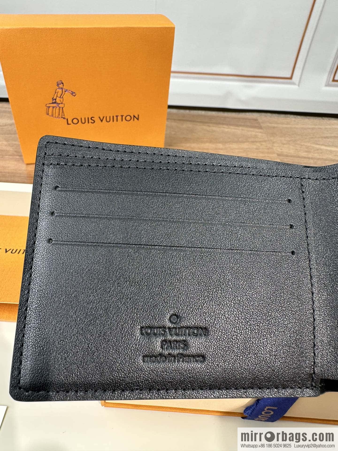 LV M82072 Premium