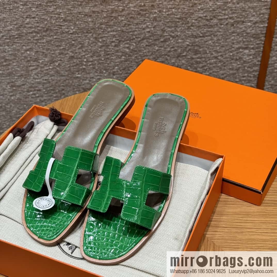 Hermès 181 Oran sandals alligator/crocodile 🐊 1K/Bambou/bamboo green