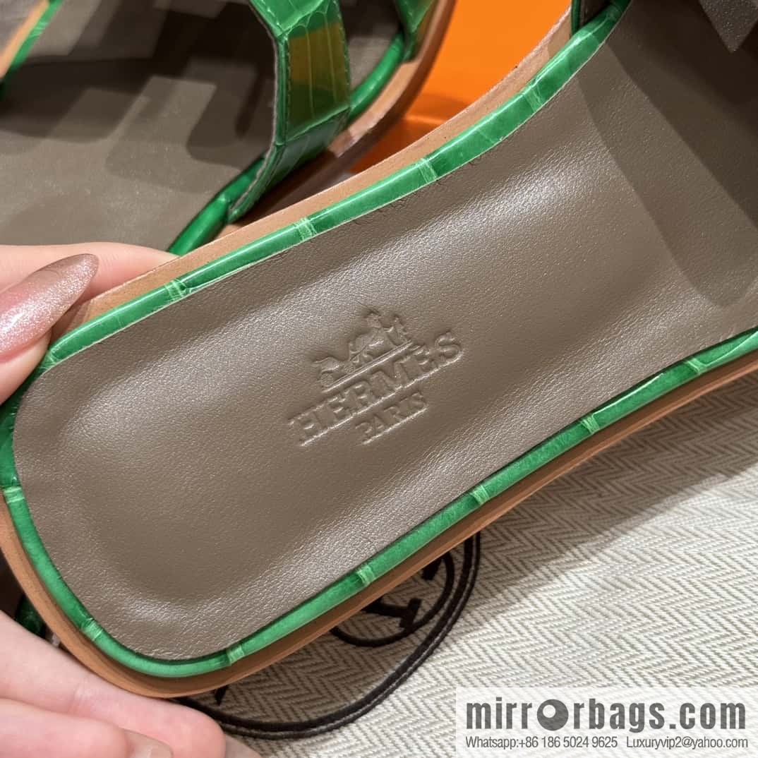 Hermès 181 Oran sandals alligator/crocodile 🐊 1K/Bambou/bamboo green